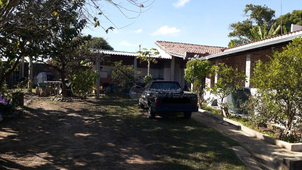 Chácara com 3 quartos à venda, 1040m2 em Elias Fausto - SP - imagem 3 Foto 3 de Chácara com 3 quartos à venda, 1040m2 em Elias Fausto - SP