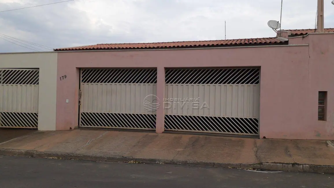 Foto 2 de Casa com 2 quartos à venda, 284m2 em Centro, Elias Fausto - SP