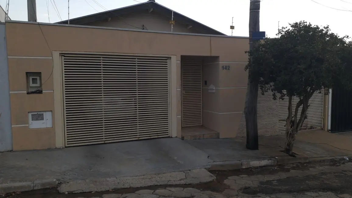 Casa com 2 quartos à venda, 347m2 em Centro, Elias Fausto - SP - imagem 3 Foto 3 de Casa com 2 quartos à venda, 347m2 em Centro, Elias Fausto - SP