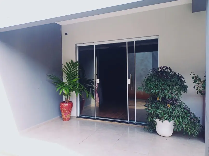 Foto 2 de Sobrado com 4 quartos à venda, 225m2 em Elias Fausto - SP