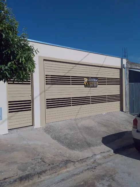 Foto 2 de Casa com 3 quartos à venda, 200m2 em Elias Fausto - SP