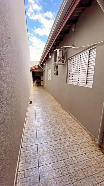 Foto 2 de Casa com 3 quartos à venda, 150m2 em Capivari - SP