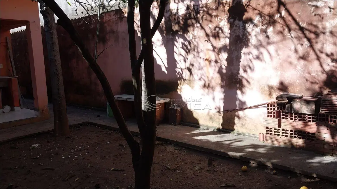 Foto 3 de Casa com 3 quartos à venda, 250m2 em Elias Fausto - SP