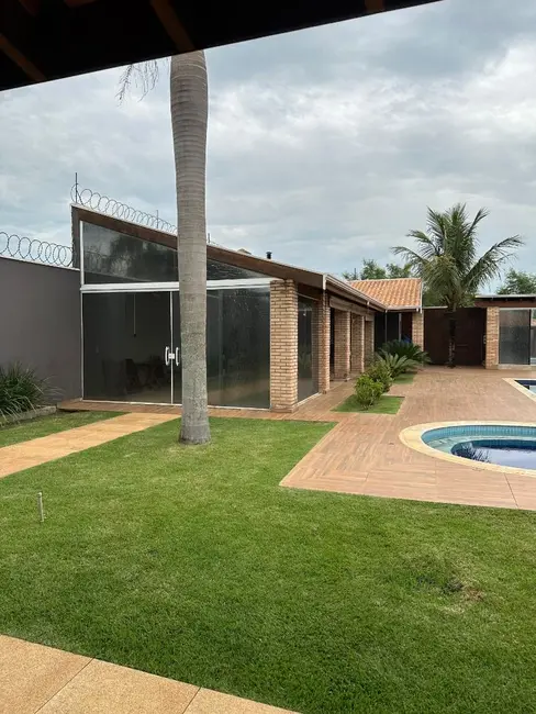 Chácara com 4 quartos à venda, 1075m2 em Elias Fausto - SP - imagem 8 Foto 8 de Chácara com 4 quartos à venda, 1075m2 em Elias Fausto - SP