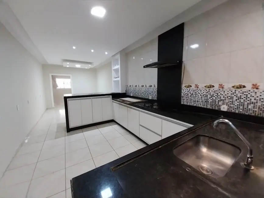 Foto 5 de Casa com 3 quartos à venda, 200m2 em Elias Fausto - SP