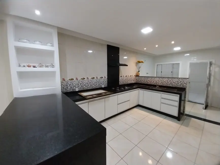 Foto 9 de Casa com 3 quartos à venda, 200m2 em Elias Fausto - SP