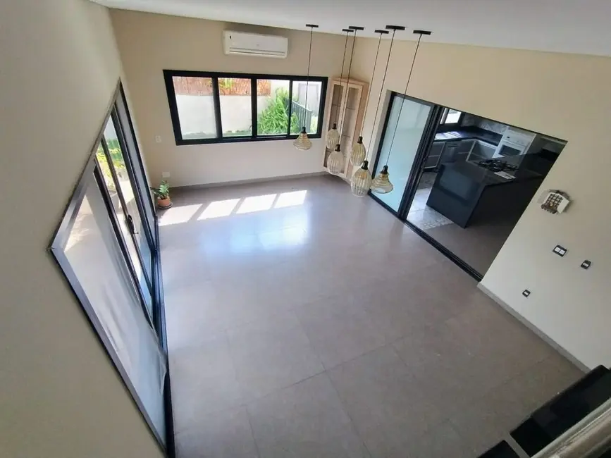 Chácara com 4 quartos à venda, 1073m2 em Itupeva - SP - imagem 4 Foto 4 de Chácara com 4 quartos à venda, 1073m2 em Itupeva - SP