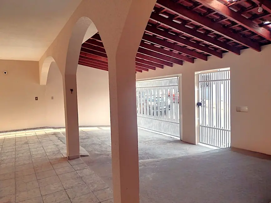 Casa com 3 quartos à venda, 378m2 em Elias Fausto - SP - imagem 4 Foto 4 de Casa com 3 quartos à venda, 378m2 em Elias Fausto - SP