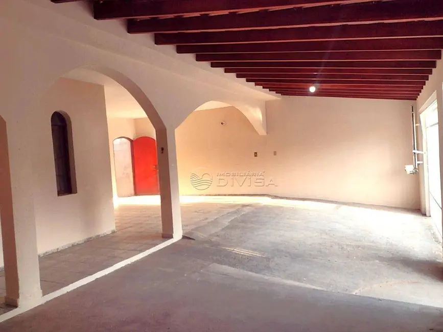 Casa com 3 quartos à venda, 378m2 em Elias Fausto - SP - imagem 5 Foto 5 de Casa com 3 quartos à venda, 378m2 em Elias Fausto - SP