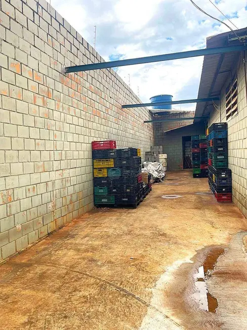 Foto 1 de Armazém / Galpão à venda, 361m2 em Elias Fausto - SP