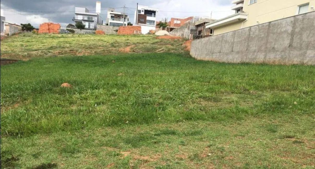 Foto 1 de Terreno / Lote à venda, 374m2 em Itupeva - SP