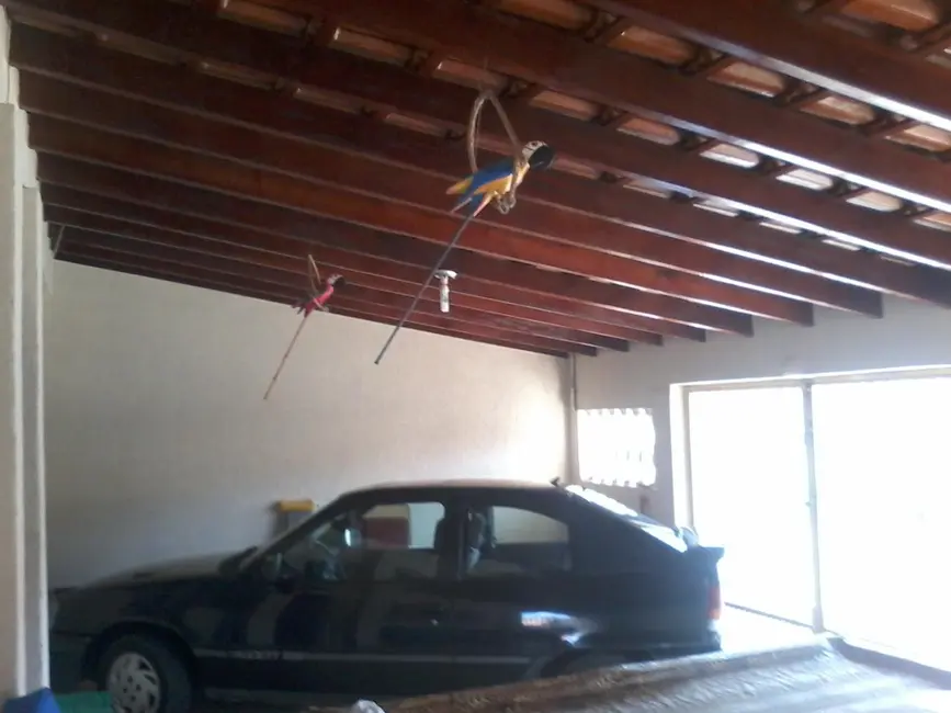 Casa com 3 quartos à venda, 162m2 em Elias Fausto - SP - imagem 3 Foto 3 de Casa com 3 quartos à venda, 162m2 em Elias Fausto - SP