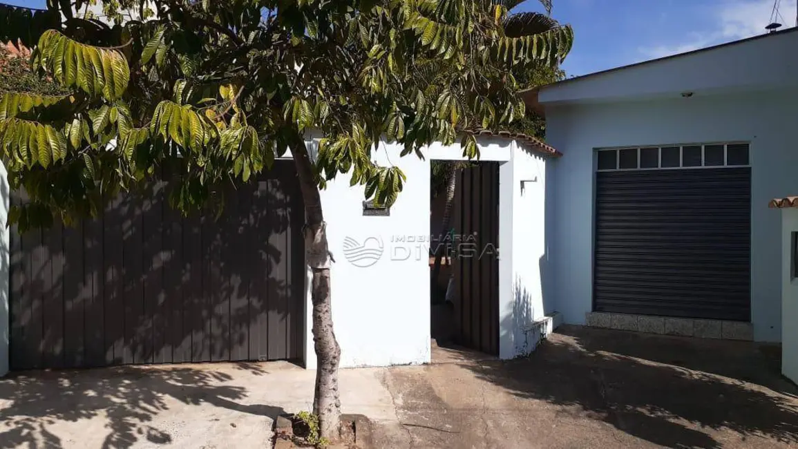 Casa com 2 quartos à venda, 250m2 em Elias Fausto - SP - imagem 1 Foto 1 de Casa com 2 quartos à venda, 250m2 em Elias Fausto - SP