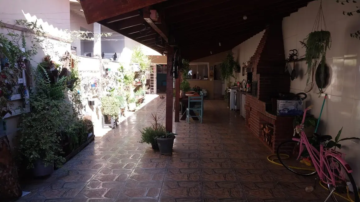 Foto 3 de Casa com 3 quartos à venda, 250m2 em Elias Fausto - SP