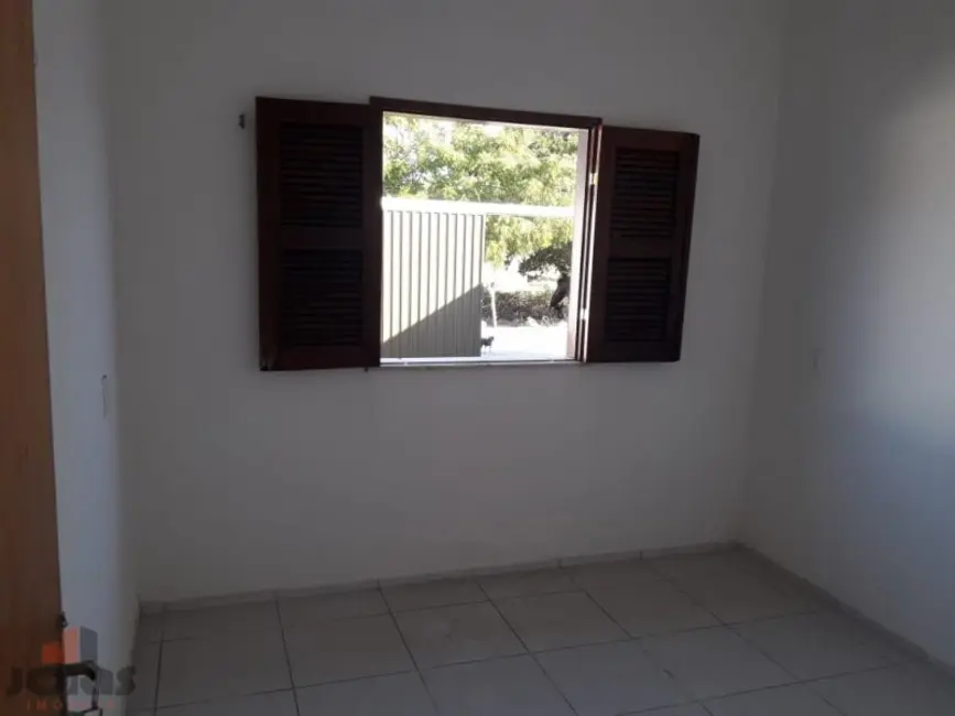 Foto 2 de Casa com 2 quartos à venda, 70m2 em Catolé, Horizonte - CE