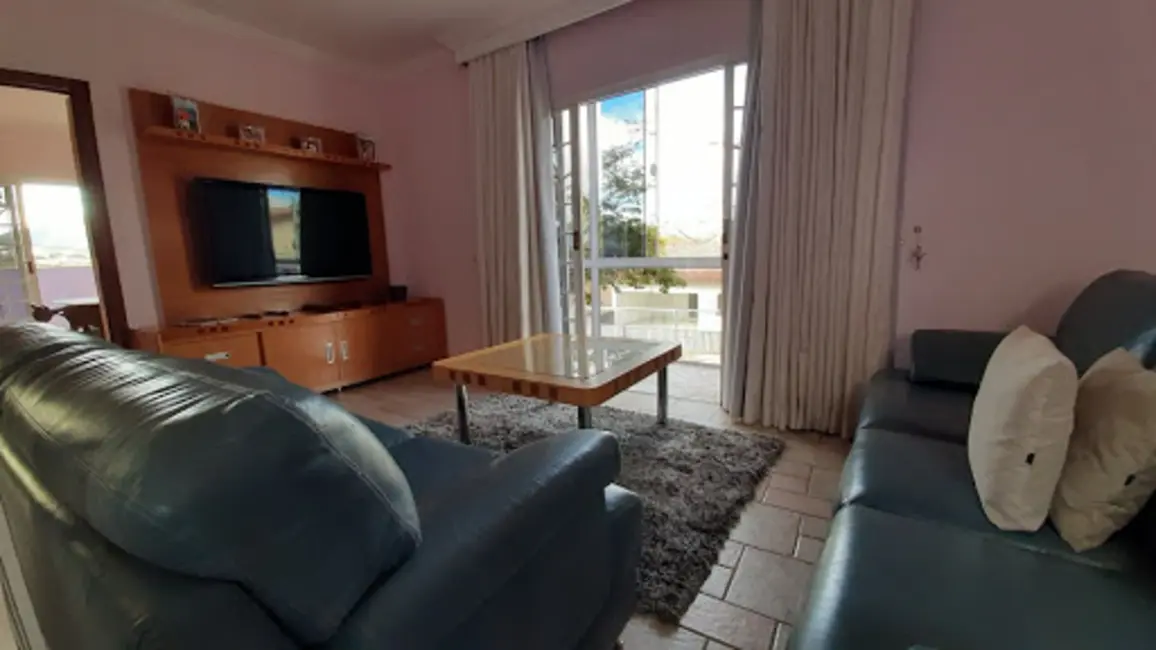 Casa com 4 quartos à venda, 330m2 em Jardim Vitória, Pocos De Caldas - MG - imagem 8 Foto 8 de Casa com 4 quartos à venda, 330m2 em Jardim Vitória, Pocos De Caldas - MG