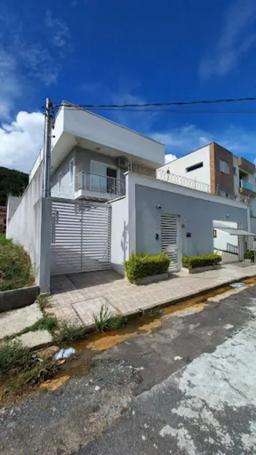 Casa com 3 quartos à venda, 300m2 em Chácara dos Cravos, Pocos De Caldas - MG - imagem 1 Foto 1 de Casa com 3 quartos à venda, 300m2 em Chácara dos Cravos, Pocos De Caldas - MG