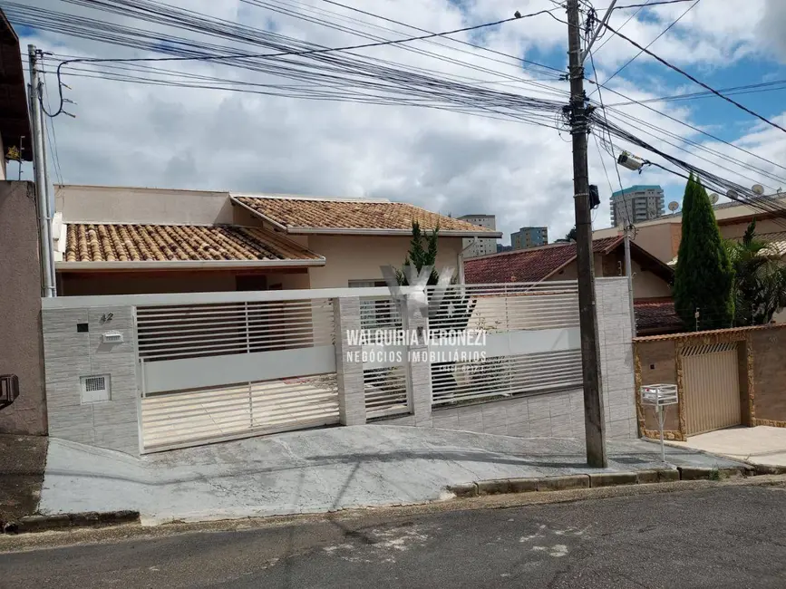 Foto 1 de Casa com 3 quartos à venda, 275m2 em Village São Luiz, Pocos De Caldas - MG