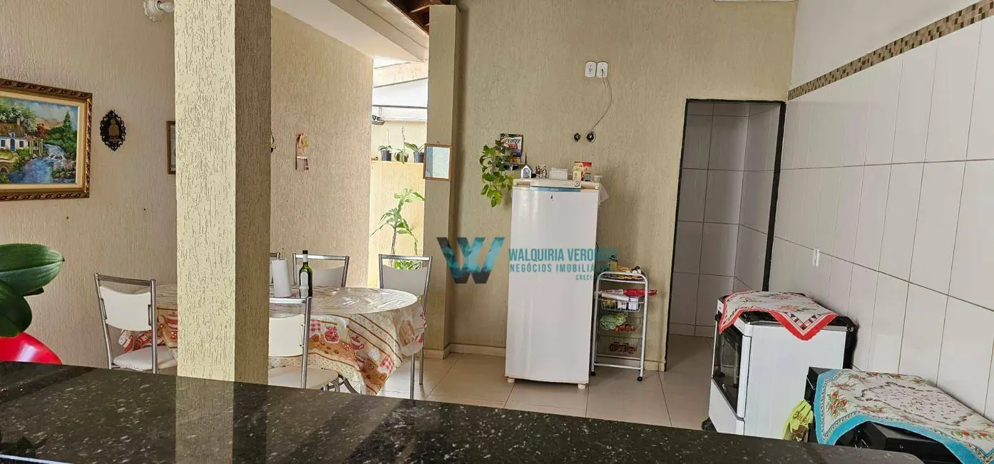 Foto 4 de Casa com 3 quartos à venda, 210m2 em Guaxupe - MG