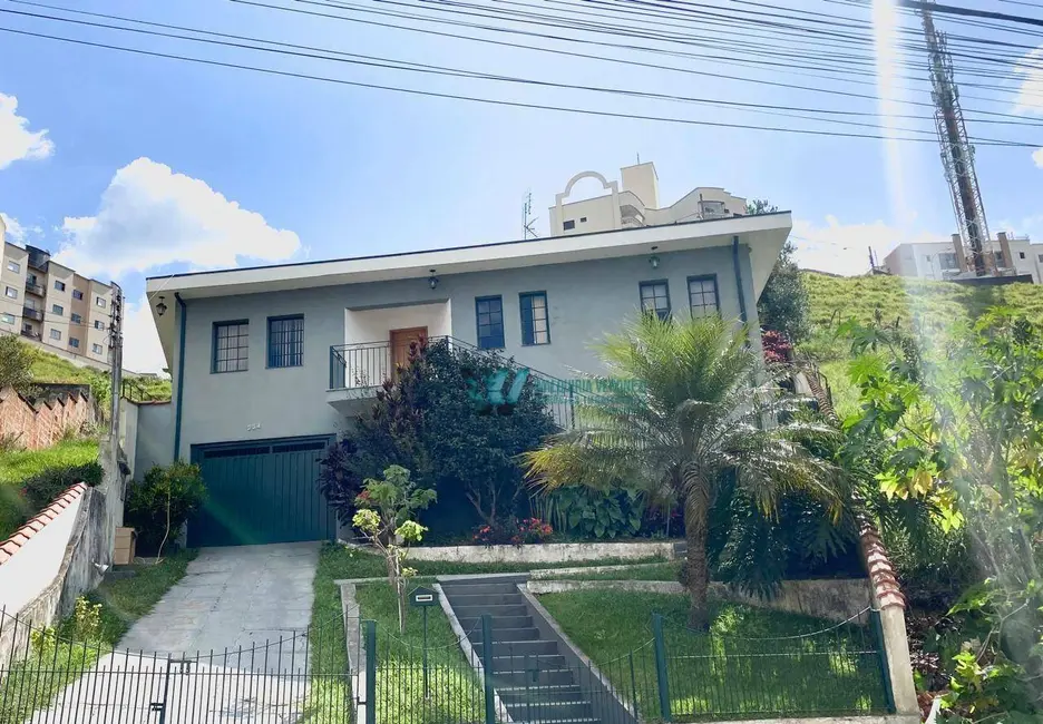 Casa com 3 quartos à venda, 798m2 em Jardim Quisisana, Pocos De Caldas - MG - imagem 1 Foto 1 de Casa com 3 quartos à venda, 798m2 em Jardim Quisisana, Pocos De Caldas - MG