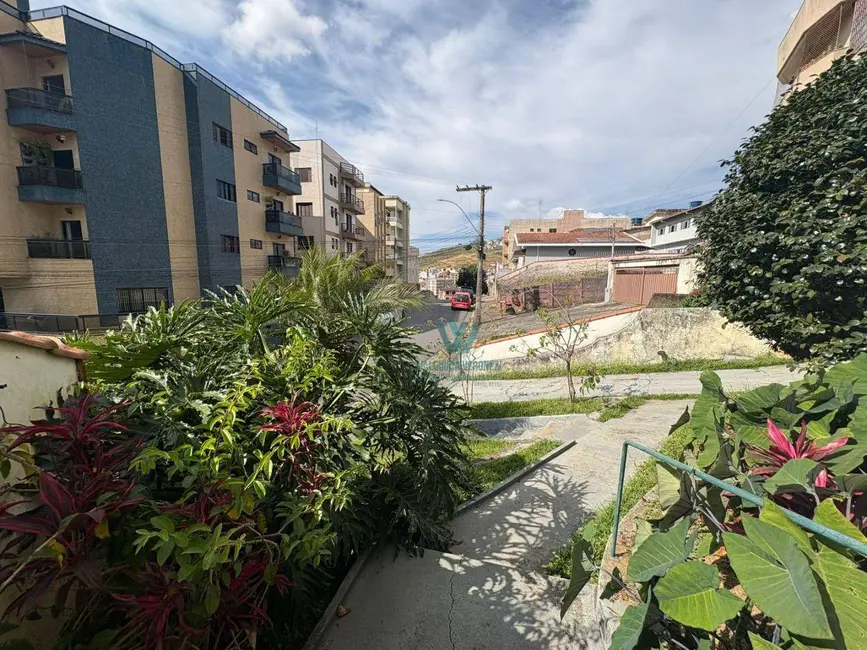 Casa com 3 quartos à venda, 798m2 em Jardim Quisisana, Pocos De Caldas - MG - imagem 2 Foto 2 de Casa com 3 quartos à venda, 798m2 em Jardim Quisisana, Pocos De Caldas - MG