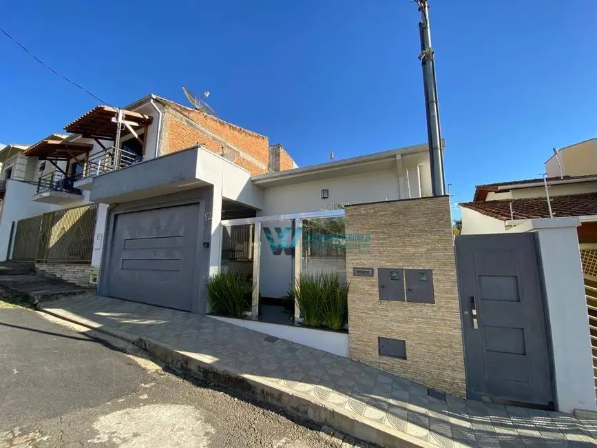Foto 2 de Casa com 3 quartos à venda, 228m2 em Centro, Machado - MG