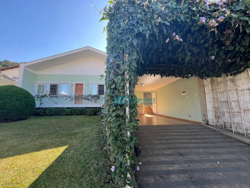 Casa com 4 quartos para alugar, 266m2 em São Domingos, Pocos De Caldas - MG - imagem 2 Foto 2 de Casa com 4 quartos para alugar, 266m2 em São Domingos, Pocos De Caldas - MG