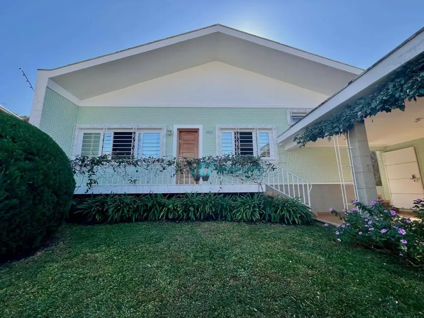 Casa com 4 quartos para alugar, 266m2 em São Domingos, Pocos De Caldas - MG - imagem 1 Foto 1 de Casa com 4 quartos para alugar, 266m2 em São Domingos, Pocos De Caldas - MG