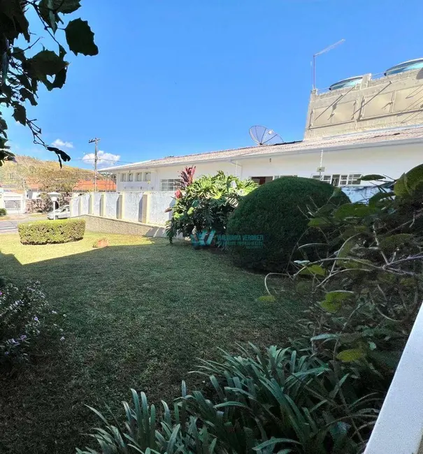 Casa com 4 quartos para alugar, 266m2 em São Domingos, Pocos De Caldas - MG - imagem 4 Foto 4 de Casa com 4 quartos para alugar, 266m2 em São Domingos, Pocos De Caldas - MG