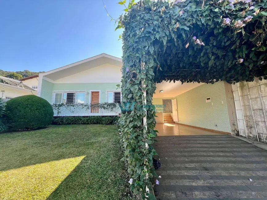 Casa com 4 quartos para alugar, 266m2 em São Domingos, Pocos De Caldas - MG - imagem 3 Foto 3 de Casa com 4 quartos para alugar, 266m2 em São Domingos, Pocos De Caldas - MG