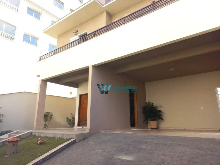 Foto 1 de Casa com 4 quartos à venda, 275m2 em Jardim Elvira Dias, Pocos De Caldas - MG