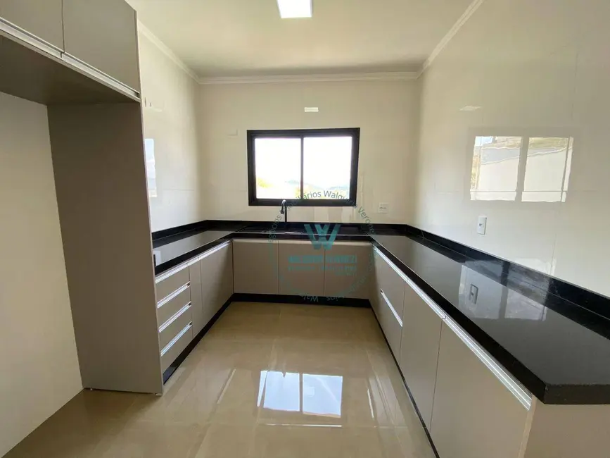 Foto 2 de Casa com 3 quartos à venda, 190m2 em Parque San Carlo, Pocos De Caldas - MG