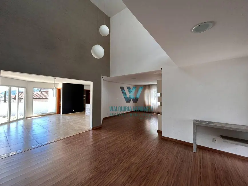 Casa com 3 quartos à venda, 500m2 em Jardim Vitória, Pocos De Caldas - MG - imagem 7 Foto 7 de Casa com 3 quartos à venda, 500m2 em Jardim Vitória, Pocos De Caldas - MG