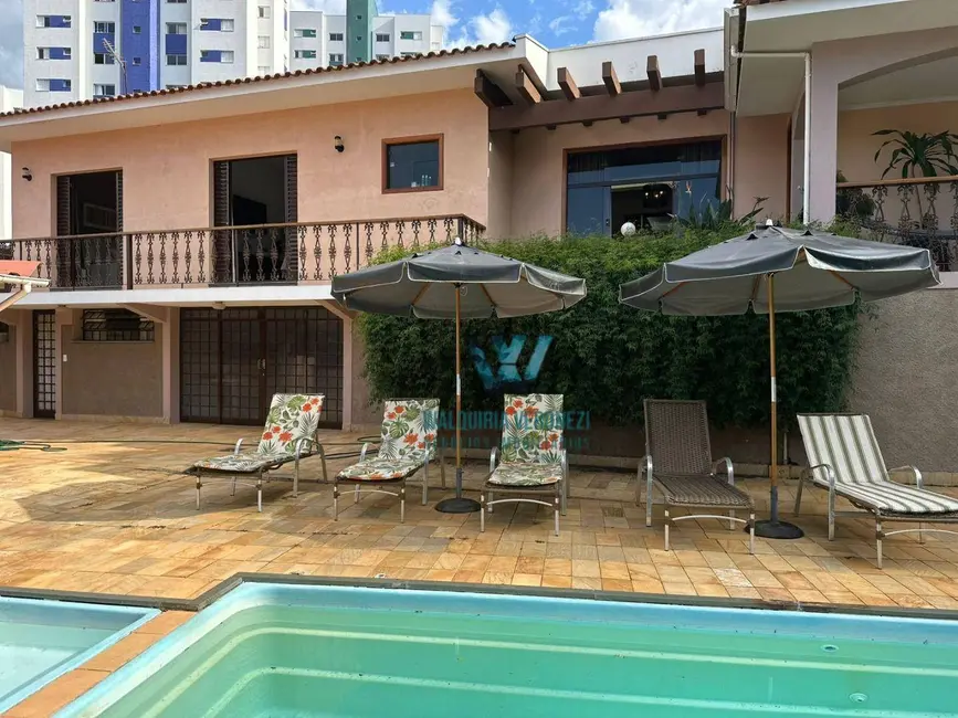 Casa com 3 quartos à venda, 780m2 em Jardim Quisisana, Pocos De Caldas - MG - imagem 3 Foto 3 de Casa com 3 quartos à venda, 780m2 em Jardim Quisisana, Pocos De Caldas - MG