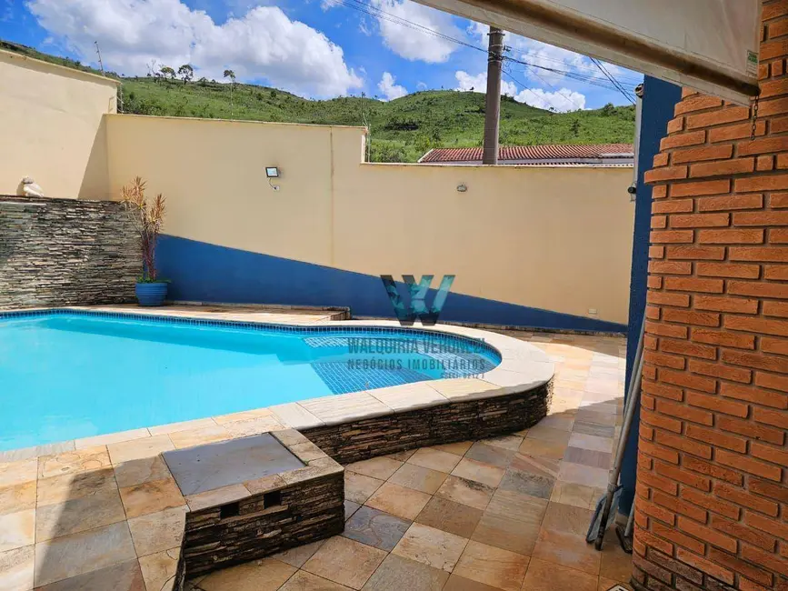 Casa com 3 quartos à venda, 328m2 em Parque Vivaldi Leite Ribeiro, Pocos De Caldas - MG - imagem 3 Foto 3 de Casa com 3 quartos à venda, 328m2 em Parque Vivaldi Leite Ribeiro, Pocos De Caldas - MG