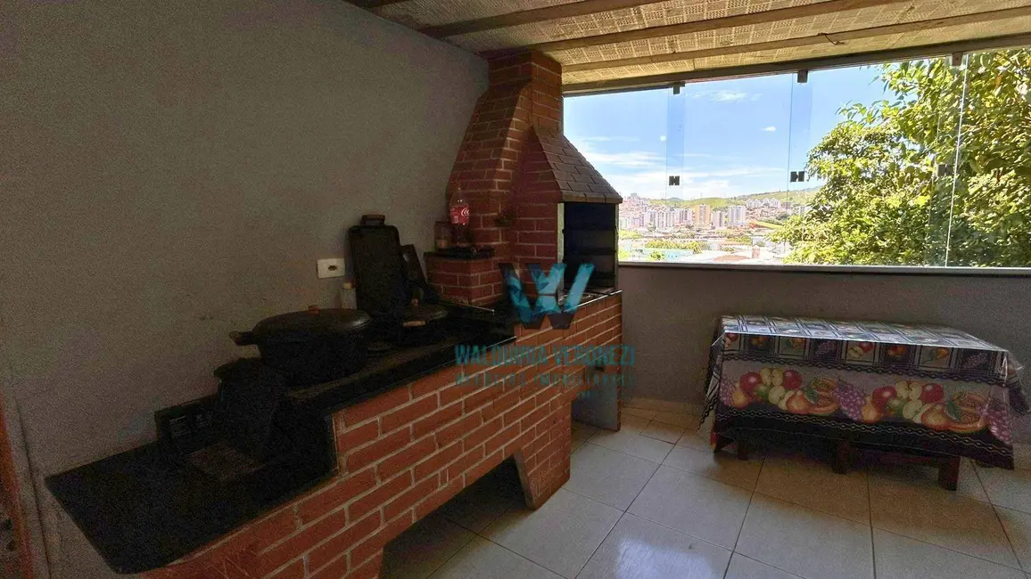 Casa com 2 quartos à venda, 335m2 em Vila Cruz, Pocos De Caldas - MG - imagem 7 Foto 7 de Casa com 2 quartos à venda, 335m2 em Vila Cruz, Pocos De Caldas - MG