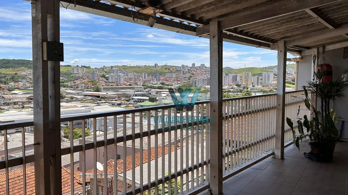 Foto 2 de Casa com 2 quartos à venda, 335m2 em Vila Cruz, Pocos De Caldas - MG