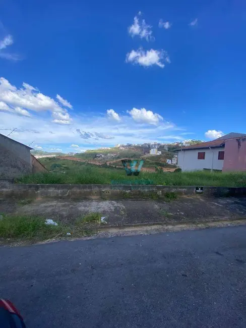 Foto 1 de Terreno / Lote à venda, 350m2 em Jardim Centenário, Pocos De Caldas - MG