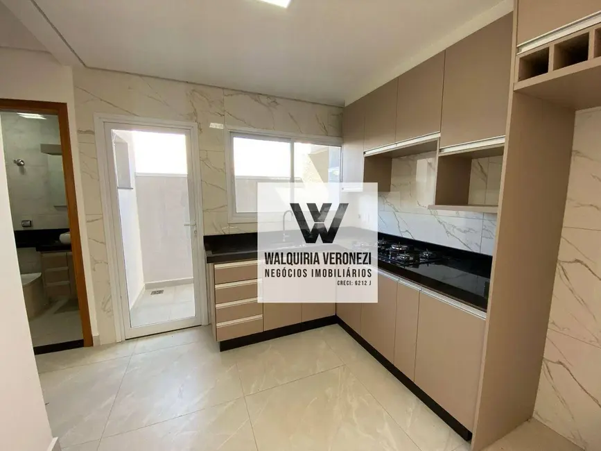 Casa com 3 quartos à venda, 210m2 em Parque San Carlo, Pocos De Caldas - MG - imagem 3 Foto 3 de Casa com 3 quartos à venda, 210m2 em Parque San Carlo, Pocos De Caldas - MG