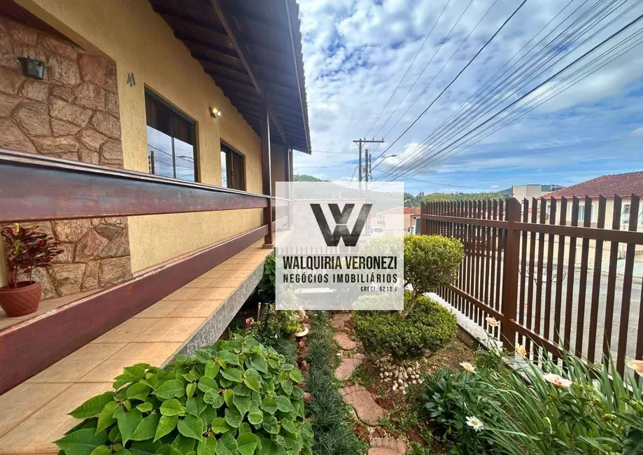 Casa com 3 quartos à venda, 247m2 em Jardim Campos Elísios, Pocos De Caldas - MG - imagem 5 Foto 5 de Casa com 3 quartos à venda, 247m2 em Jardim Campos Elísios, Pocos De Caldas - MG