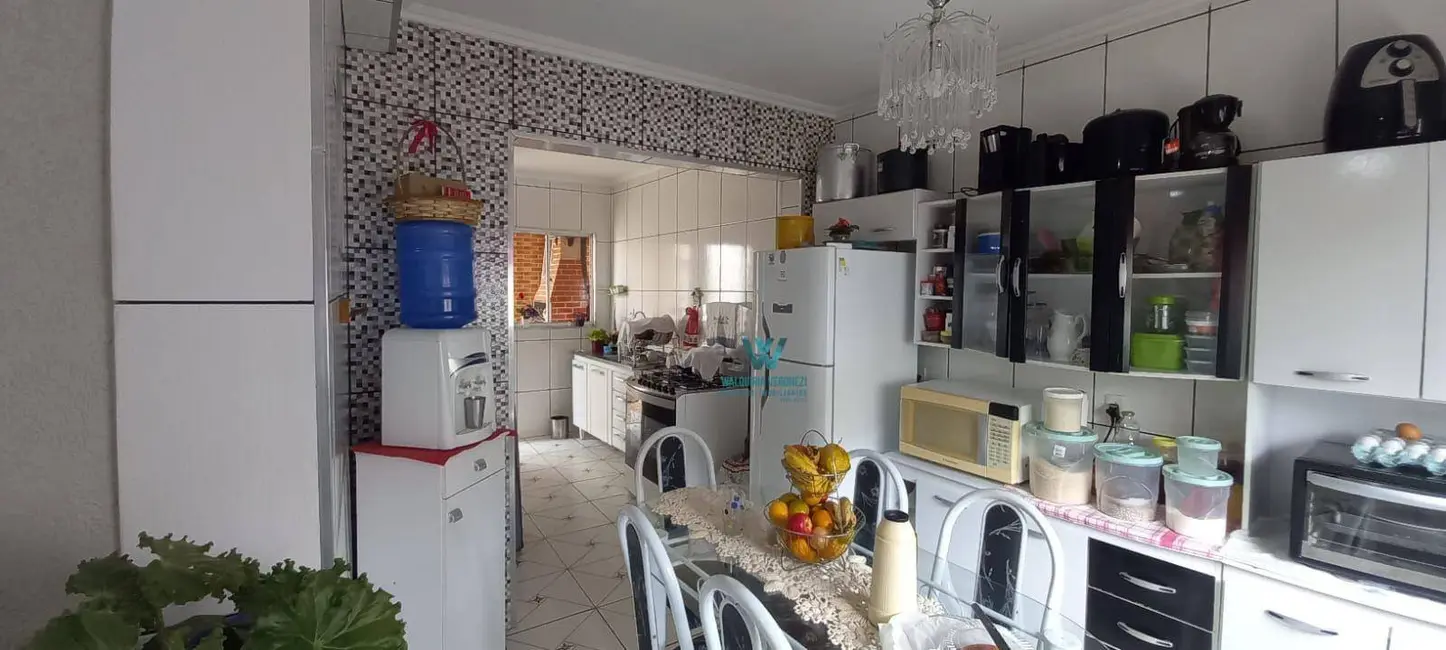 Casa com 4 quartos à venda, 178m2 em Jardim Aeroporto, Pocos De Caldas - MG - imagem 6 Foto 6 de Casa com 4 quartos à venda, 178m2 em Jardim Aeroporto, Pocos De Caldas - MG