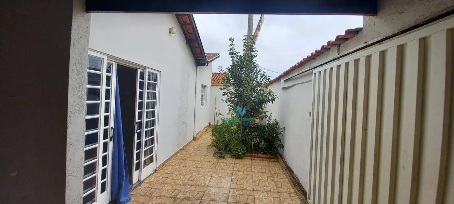 Casa com 4 quartos à venda, 178m2 em Jardim Aeroporto, Pocos De Caldas - MG - imagem 2 Foto 2 de Casa com 4 quartos à venda, 178m2 em Jardim Aeroporto, Pocos De Caldas - MG