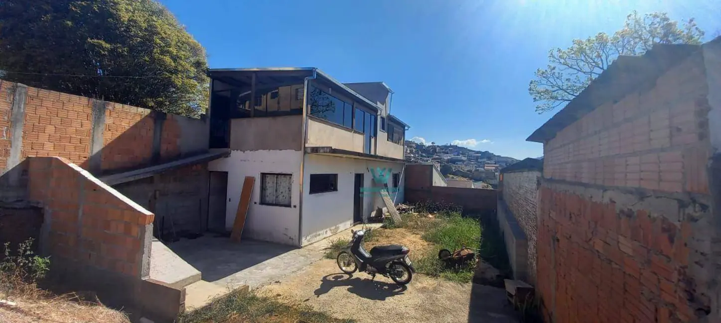 Casa com 2 quartos à venda, 400m2 em Estância Poços de Caldas, Pocos De Caldas - MG - imagem 1 Foto 1 de Casa com 2 quartos à venda, 400m2 em Estância Poços de Caldas, Pocos De Caldas - MG