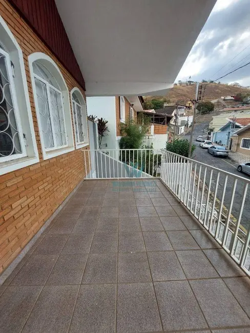 Casa com 3 quartos à venda, 400m2 em Funcionários, Pocos De Caldas - MG - imagem 4 Foto 4 de Casa com 3 quartos à venda, 400m2 em Funcionários, Pocos De Caldas - MG