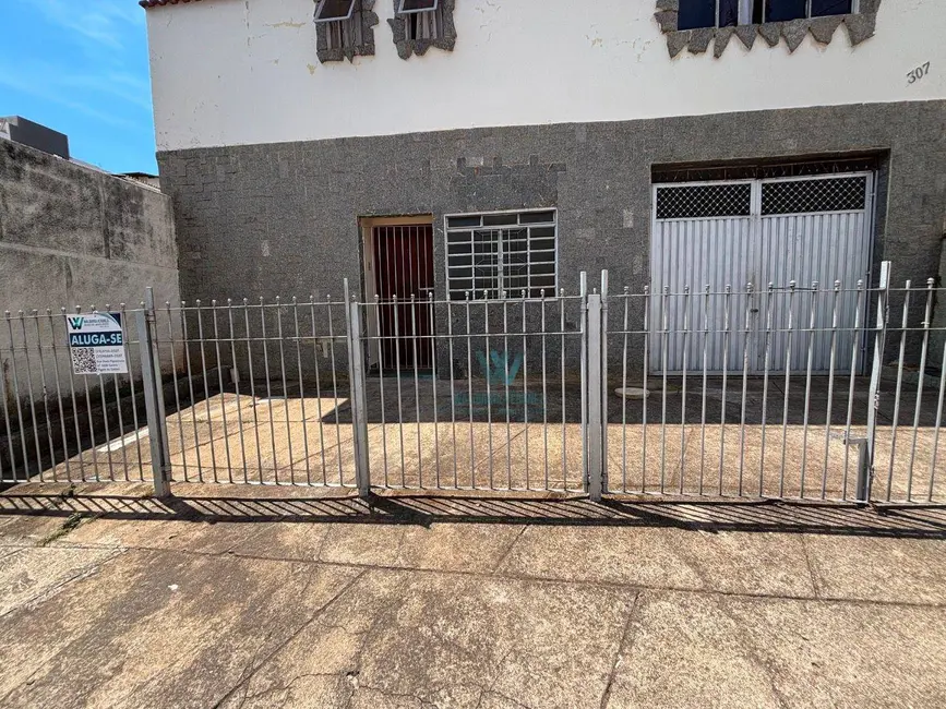 Casa com 2 quartos para alugar, 80m2 em Jardim Country Club, Pocos De Caldas - MG - imagem 2 Foto 2 de Casa com 2 quartos para alugar, 80m2 em Jardim Country Club, Pocos De Caldas - MG