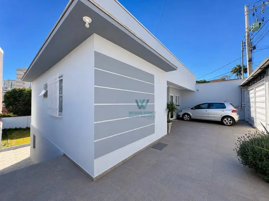 Foto 2 de Casa com 3 quartos à venda, 220m2 em Jardim Cascatinha, Pocos De Caldas - MG