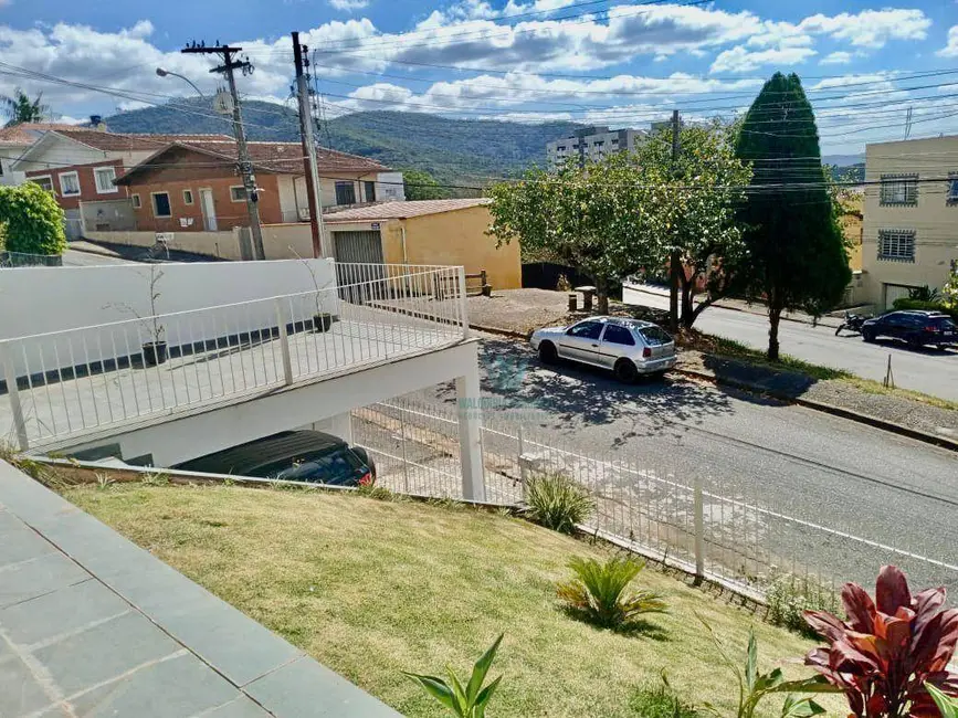 Foto 3 de Casa com 3 quartos à venda, 537m2 em Vila Togni, Pocos De Caldas - MG
