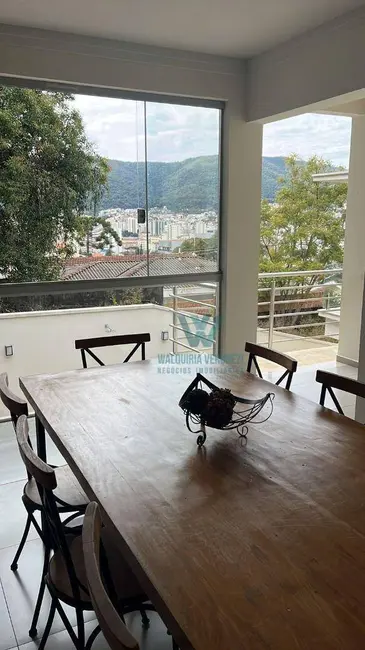 Casa com 4 quartos à venda, 300m2 em Vila Bela, Pocos De Caldas - MG - imagem 2 Foto 2 de Casa com 4 quartos à venda, 300m2 em Vila Bela, Pocos De Caldas - MG