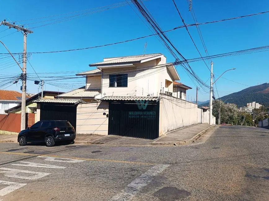 Foto 1 de Casa com 3 quartos à venda, 180m2 em Jardim Santa Rosália, Pocos De Caldas - MG