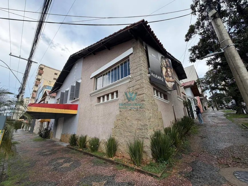 Foto 1 de Casa com 2 quartos para alugar, 120m2 em Centro, Pocos De Caldas - MG